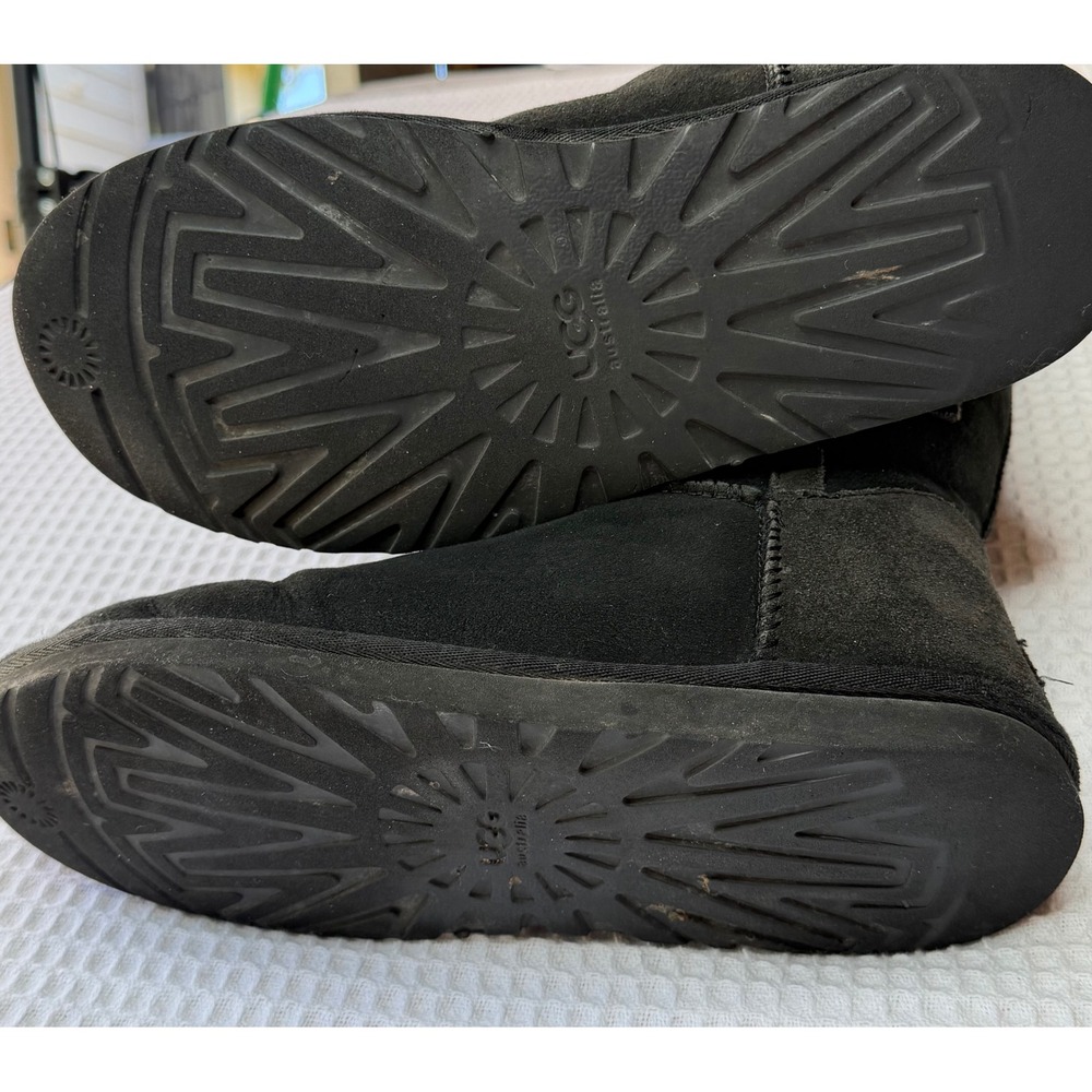 UGG Australia Bailey Button Triplet Black Sheepskin Boots 1873 Womens 9 - Picture 8 of 8